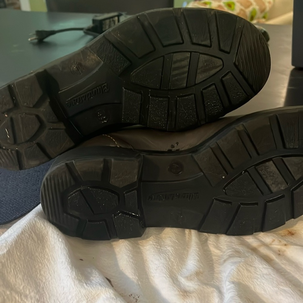 Almost new Blundsrtone boots